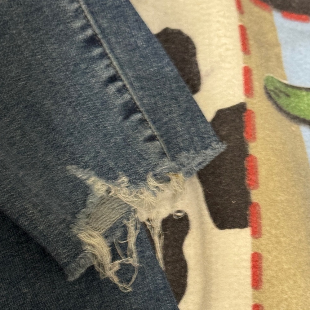 Universal Thread Ripped Denim Jeans - Picture 5 of 7